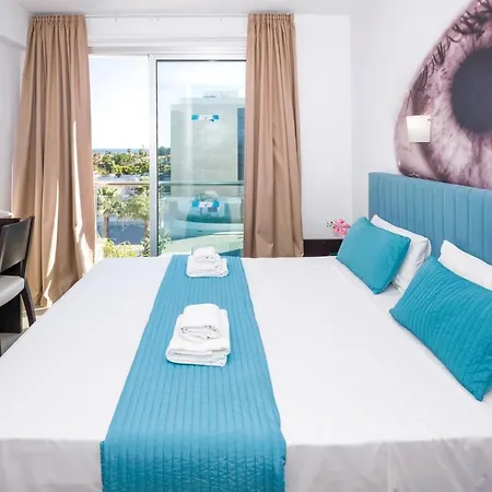 Sharon - Coralli Beachfront Semesterbostad